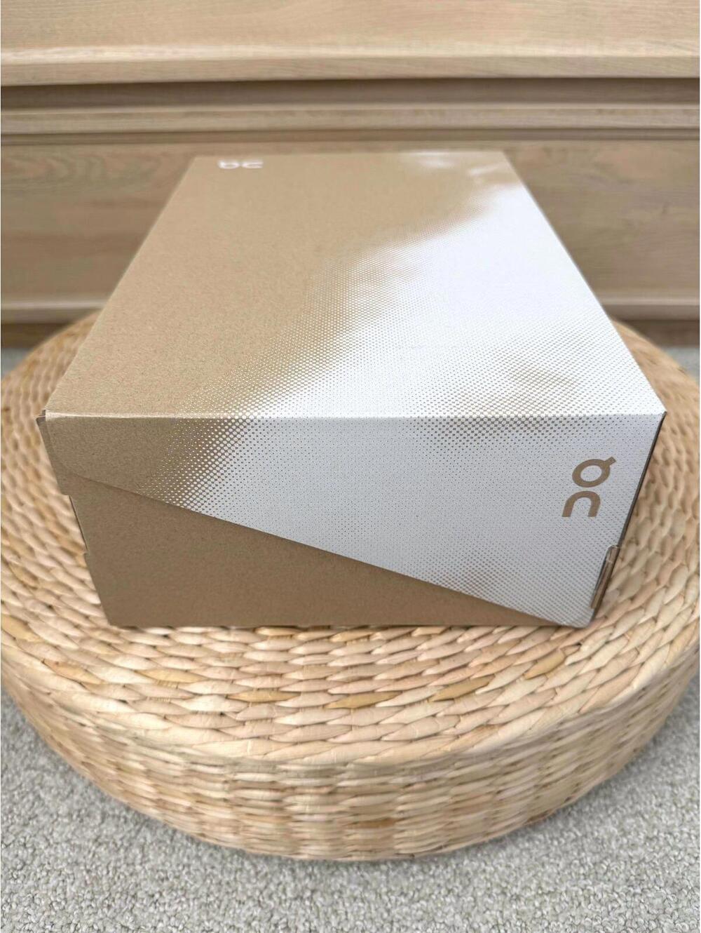 ON RUNNING Cloudtilt Women's 7.5 Empty Shoe Box + Tissue Paper